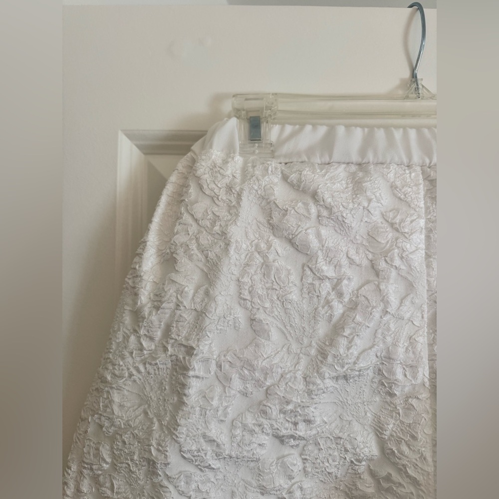 White Two Piece Set - Picture 9 of 9